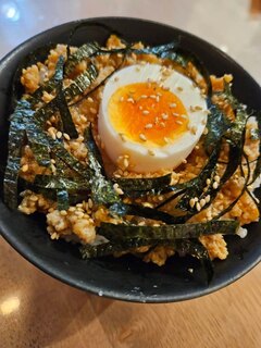 レシピ4　シン・鶏そぼろ丼の写真