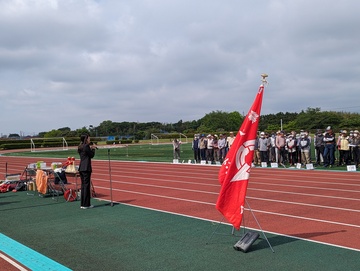 開会式で挨拶をする芝田市長（写真）