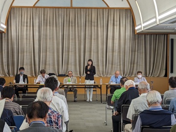 挨拶をする芝田市長（写真）