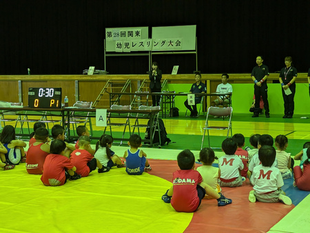 開会式で挨拶をする芝田市長（写真）