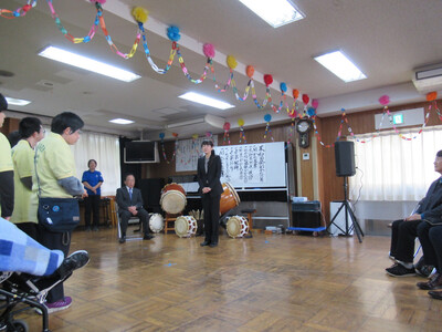 開会式で挨拶をする芝田市長（写真）