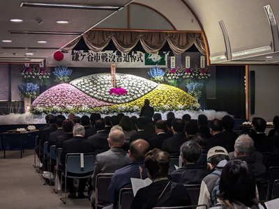 式辞を述べる芝田市長（写真）